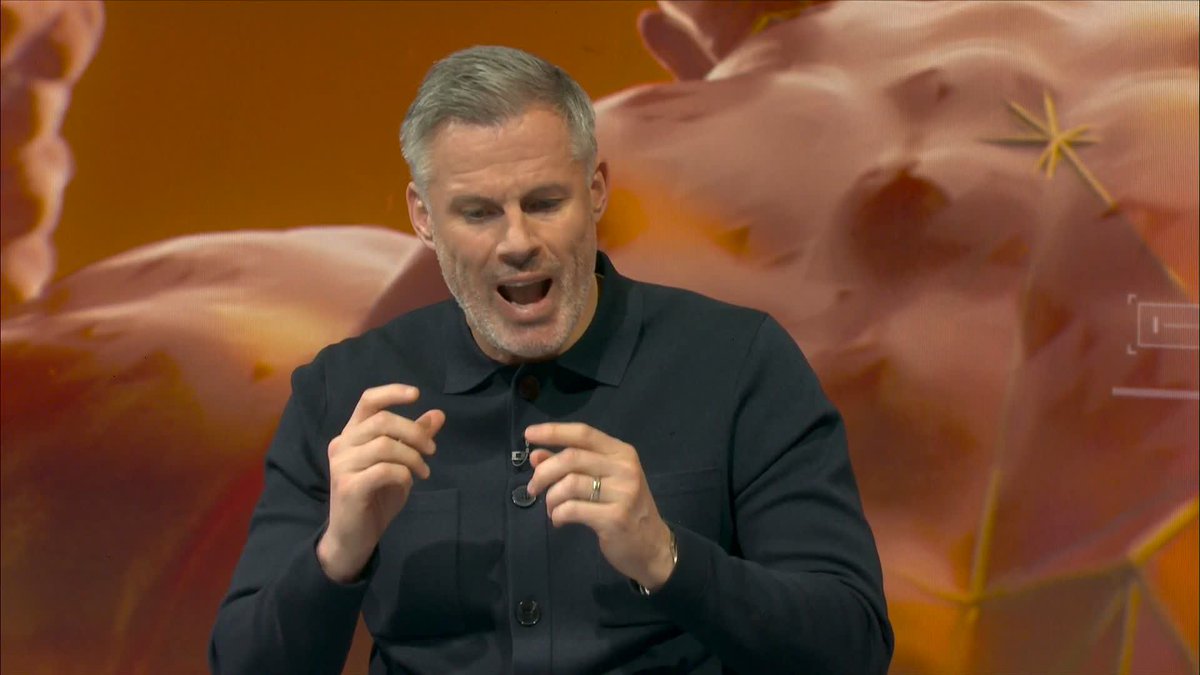 "I think everybody in the game is thinking that is not a red card, behave yourself" Jamie Carragher discusses Lisandro Martínez's red card against Leeds 🟥
