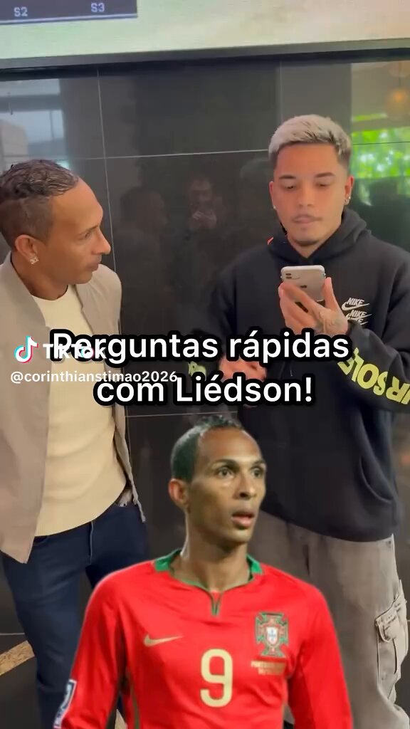 Acho q o Liedson é o primeiro jogador humilde que vi fazer esses negócios kkkkk