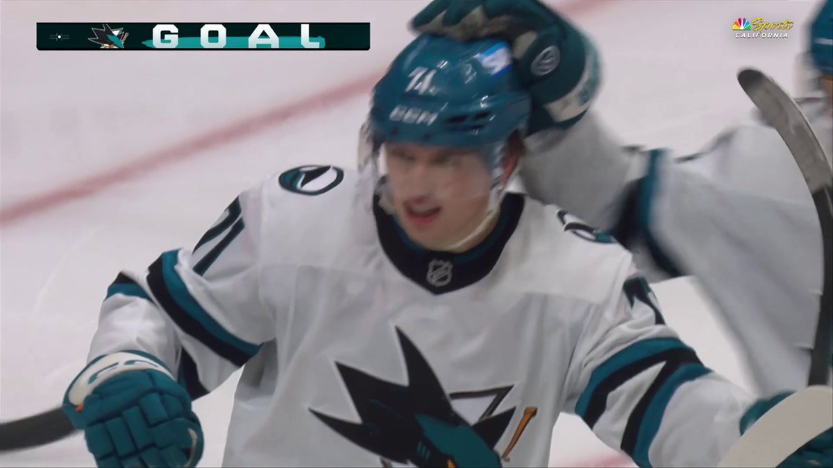 📢 MAAAACKKKLLIINNNN CELEBRRRIIINNNIIIIII He makes it a 2-0 game for the San Jose Sharks! 🦈
