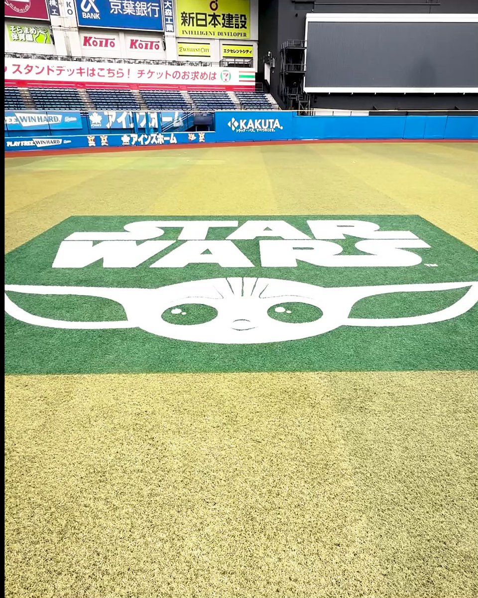 グローグーの芝生ペイント＜完成までの道＞をお届け❗️ 本日(4/14)よりZOZOマリンスタジアムに登場👏 『スター・ウォーズ／#マンダロリアンアンドグローグー』芝生ペイント グラウンド内ライト・レフト芝生に注目🌱 《STAR WARS NIGHT》6/9(火)開催 5/22(金) #スターウォーズ が映画館に帰ってくる