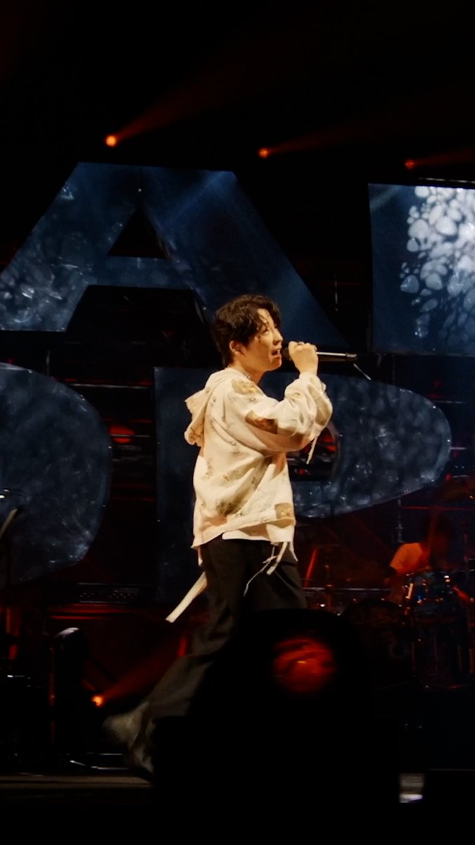 / Netflix独占配信まであと1日! \ 星野源の全国ツアー『MAD HOPE』のライブパフォーマンス映像をおさめた『Gen Hoshino presents MAD HOPE MAD MUSIC』が、あす4/15よりNetflixにて独占配信スタート! 全24曲の演奏部分だけを濃縮した特別編集版です🎤 #星野源_MADHOPE