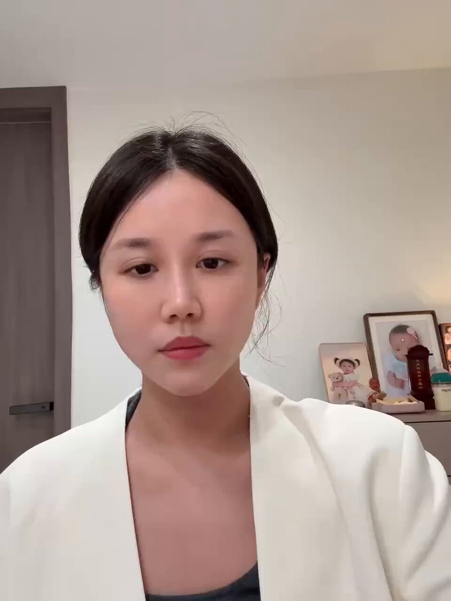 来自群有投稿：小洛熙案幕后真凶下场 - 董卓亚，绿帽奴老公 - 朱勇刚，私人教练兼情夫 - 闻煜，多次利用小号公开辱骂/造谣逝者，并恶人先告状，起诉被害者家属 引起众怒！ #小洛熙 被亲友开盒曝光，背后保护伞书记女儿也终于亮相（在评论区） 1/2