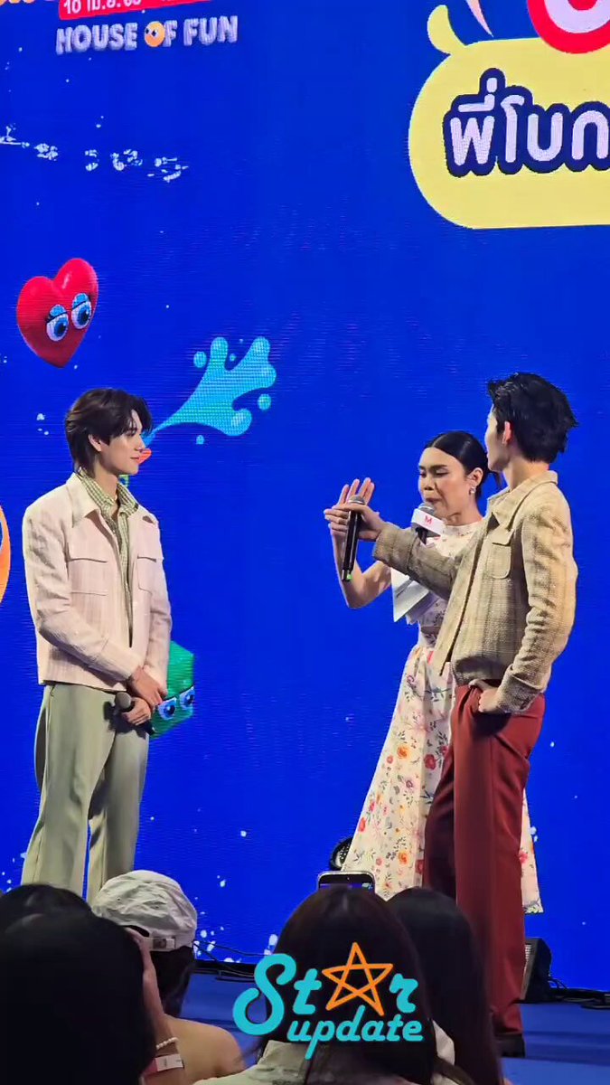 ช่วงสาธิตเกมรึยังไงนะคะ 😝 POND PHUWIN AT SONGKRAN THE MALL BANGKAPI #TheMallSongkranxPondPhuwin #PondPhuwin #ปอนด์ภูวินทร์ #ppnaravit #phuwintang