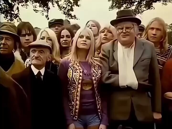 Hoy, Benny Hill sería censurado…