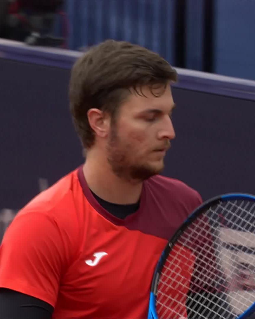 Going the distance 🏃 Kecmanovic looks to upset the top seed as he takes the second set over Zverev 6-3 #bmwopenbybitpanda