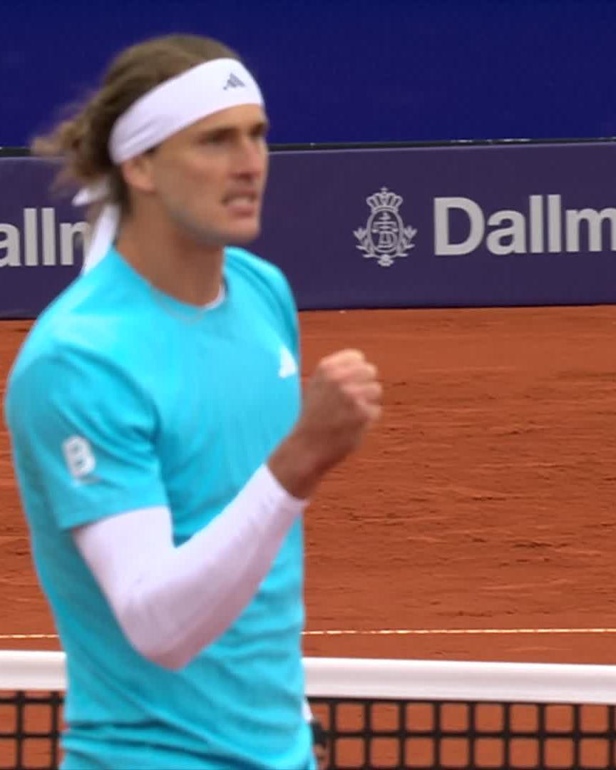 La volée tweener improvisée d’Alexander Zverev au tie-break du troisième set à Munich. 🤯🇩🇪