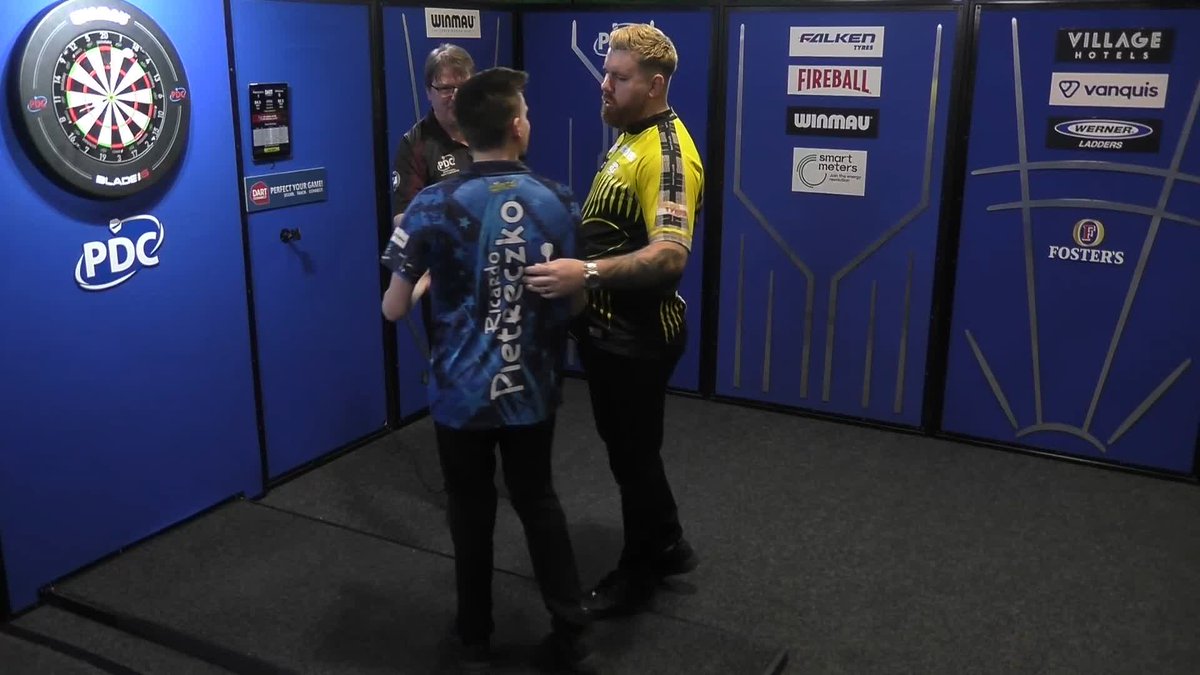 WILLIAMS BEATS PIETRECZKO! Scott Williams is through to round three, as Shaggy beats Ricardo Pietreczko 6-1! 📺 #PC10