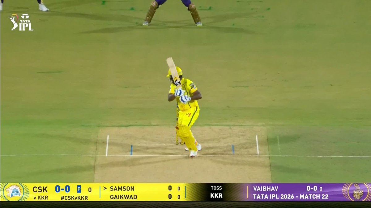 Sanju Samson kicking off Chennai Super Kings' innings with a boundary! 🤩