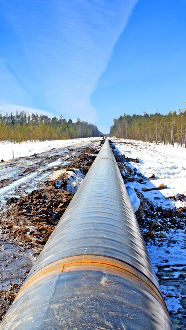 En manque de gaz, l'Europe se rue sur le GNL russe 🇪🇺 🇷🇺 Les achats européens de GNL provenant du l'usine de Yamal, partiellement opérée par Totalenergies dans le nord de la Sibérie, ont augmenté de plus de 18% sur un an au 1er trimestre. 🎙️Margaux Fodéré