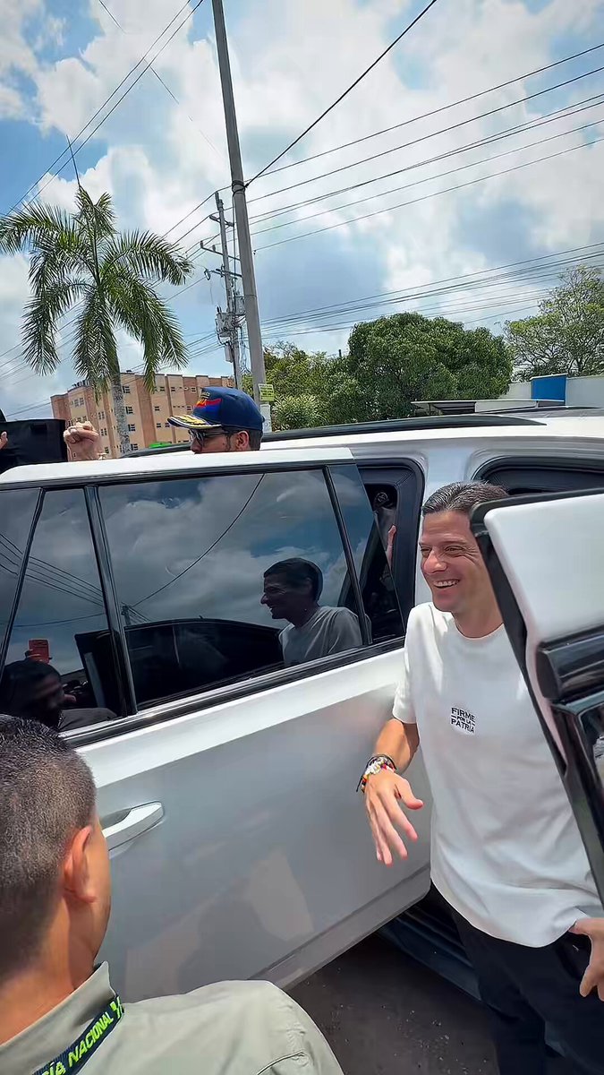 Así nos recibe Sabanalarga, Atlántico. El fervor por el tigre Abelardo De La Espriella habla por sí solo. 🫡🇨🇴