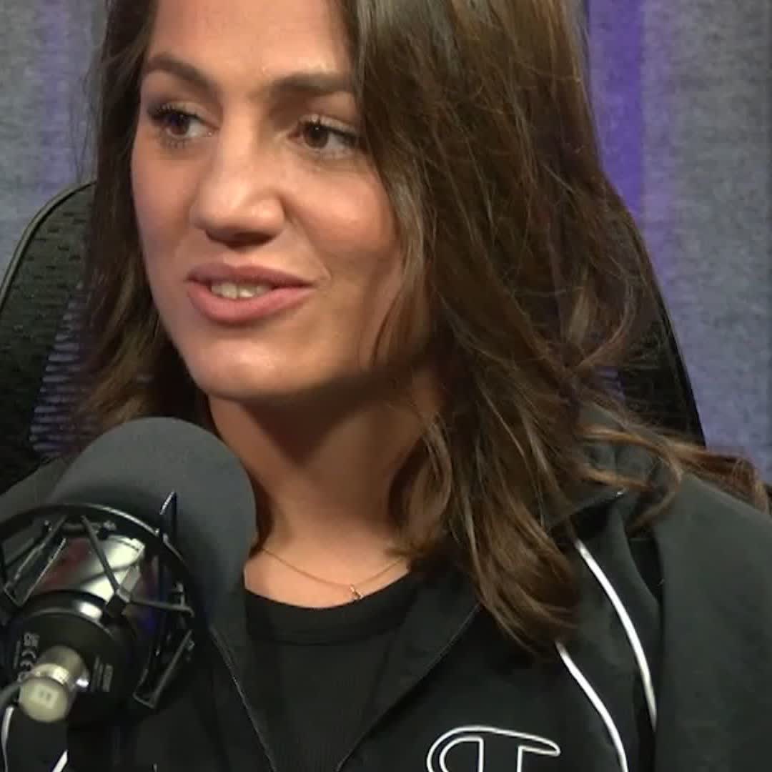 'A super fight!' 👑 Could undisputed super-bantamweight champion Ellie Scotney fight Amanda Serrano? 👀
