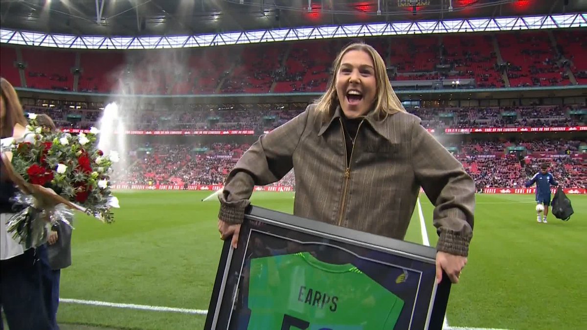 Happy international retirement to Mary Earps! 🧤👏 Legend. #ITVFootball | Lionesses