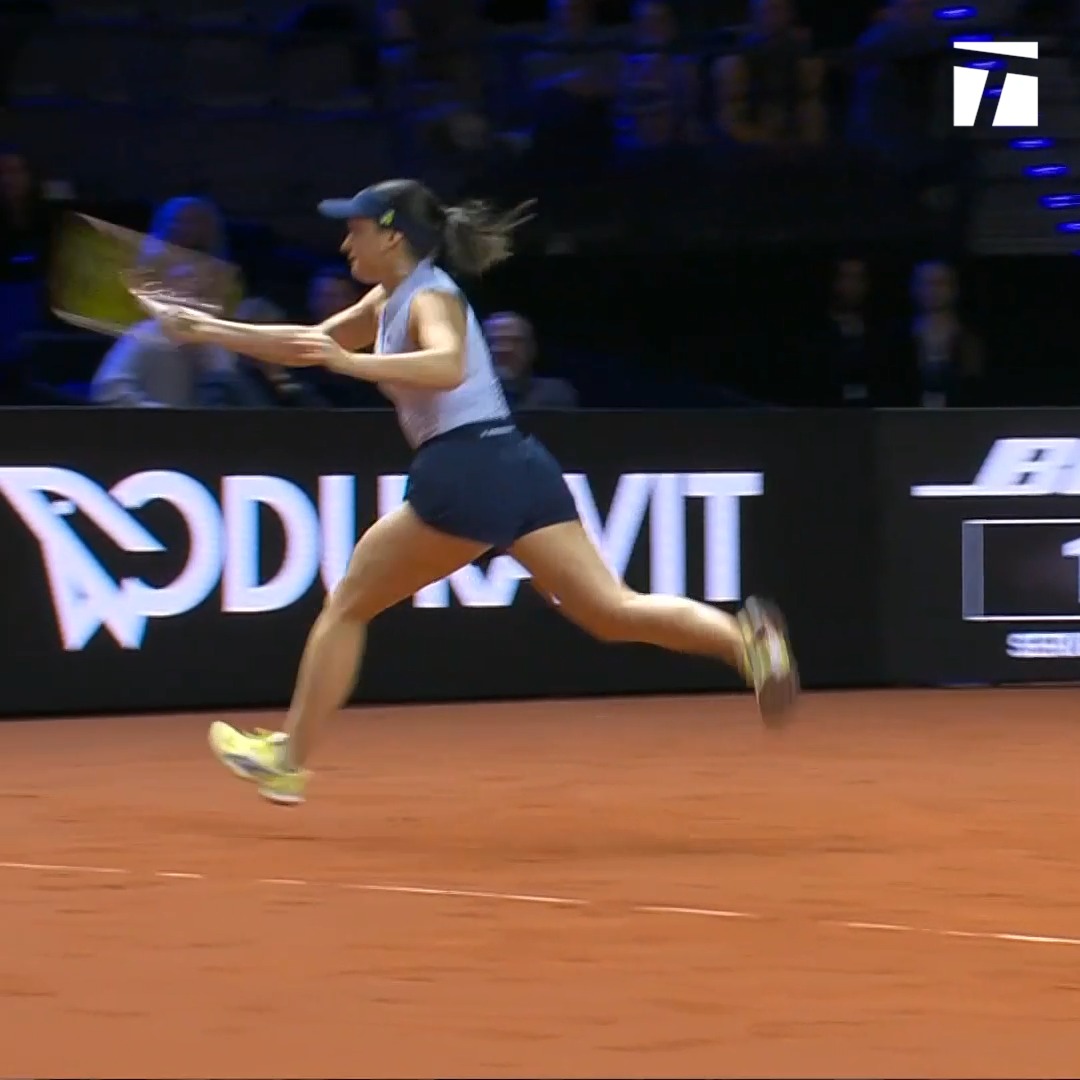 Eva Lys with ANOTHER full-stretch winner 🔥 She forces a deciding set. 👁️ #PorscheTennis