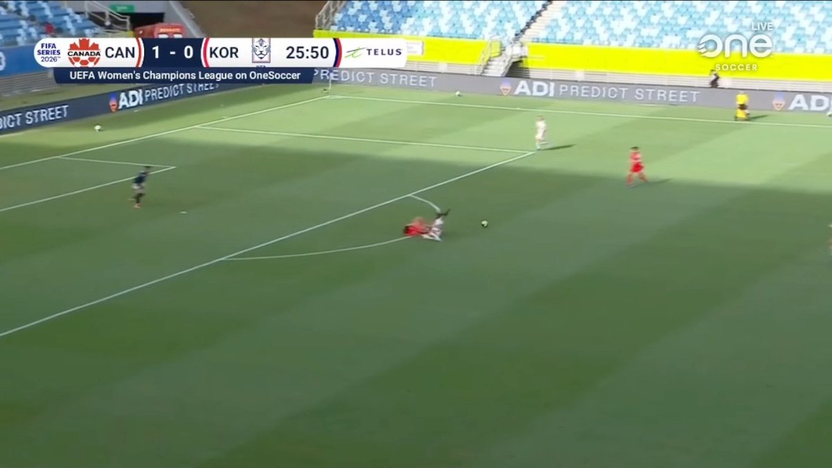 Jade Rose is given a red card for this challenge... but she appeared to get the ball 🤔 Vanessa Gilles comes off the bench to replace her, with Marie-Yasmine Alidou making way as a result.