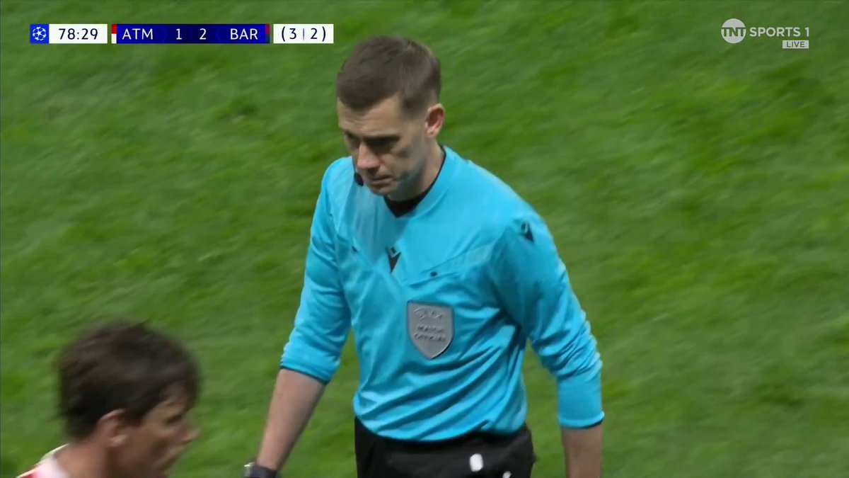 E. Garcia is sent off as Barcelona go down to 10 men 🟥 Stream with TNT Sports on HBO Max