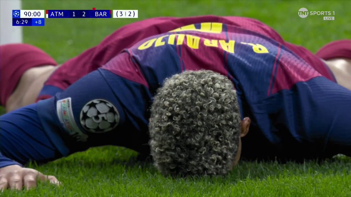 Massive chance for Barcelona to equalise in the dying minutes 😮 Stream with TNT Sports on HBO Max