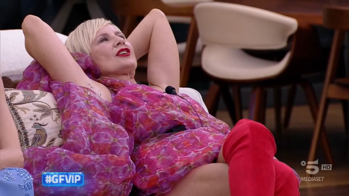 Francesca ha preso i peggio insulti da tutti non ha mai fiatato e sta sbraitando contro l’unica che l’ha difesa pubblicamente Forza Antonella! #gfvip