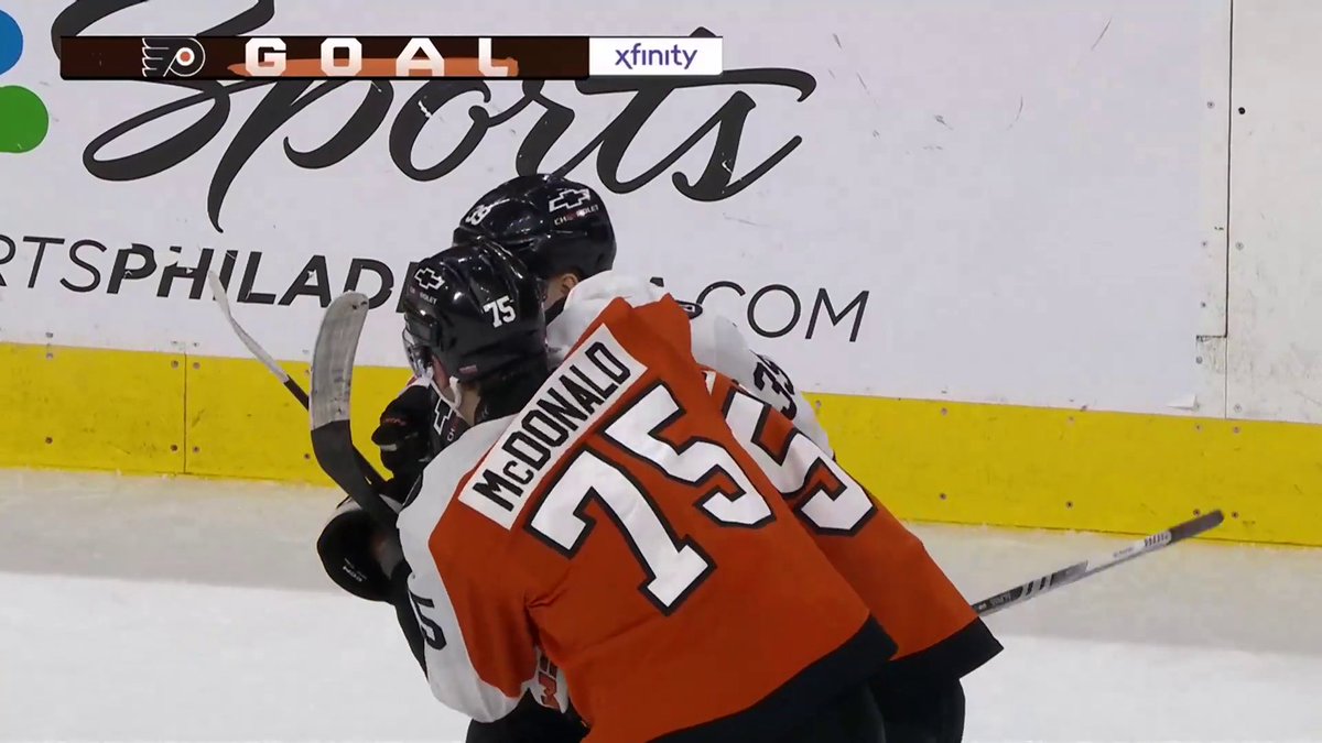 OLIVER BONK WASTES NO TIME!!! 🤩 He's got his first assist and goal, all in the first period of his NHL debut!