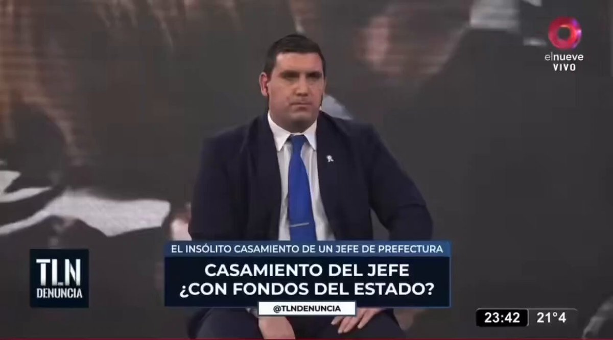 El Banco Nación le regala guita a funcionarios, pero al gendarme Nahuel Gallo le aumentaron la deuda y los intereses por no pagar mientras estaba PRESO en Venezuela. Ahora debe 10 palos y lo pusieron como "SITUACIÓN IRRECUPERABLE". Pero después se sacan fotitos 🤡