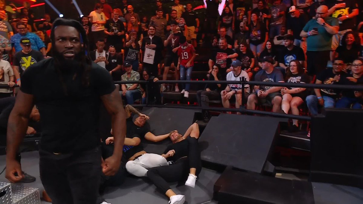 Keanu Carver just DESTROYED Joe Hendry! 😱 Keanu Carver