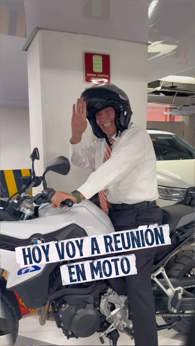 Acaba de terminar la sesión de este martes en la Cámara de H. Cámara de Diputados. Me dirijo en motocicleta a una reunión, para llegar a tiempo. ¡Saludos!