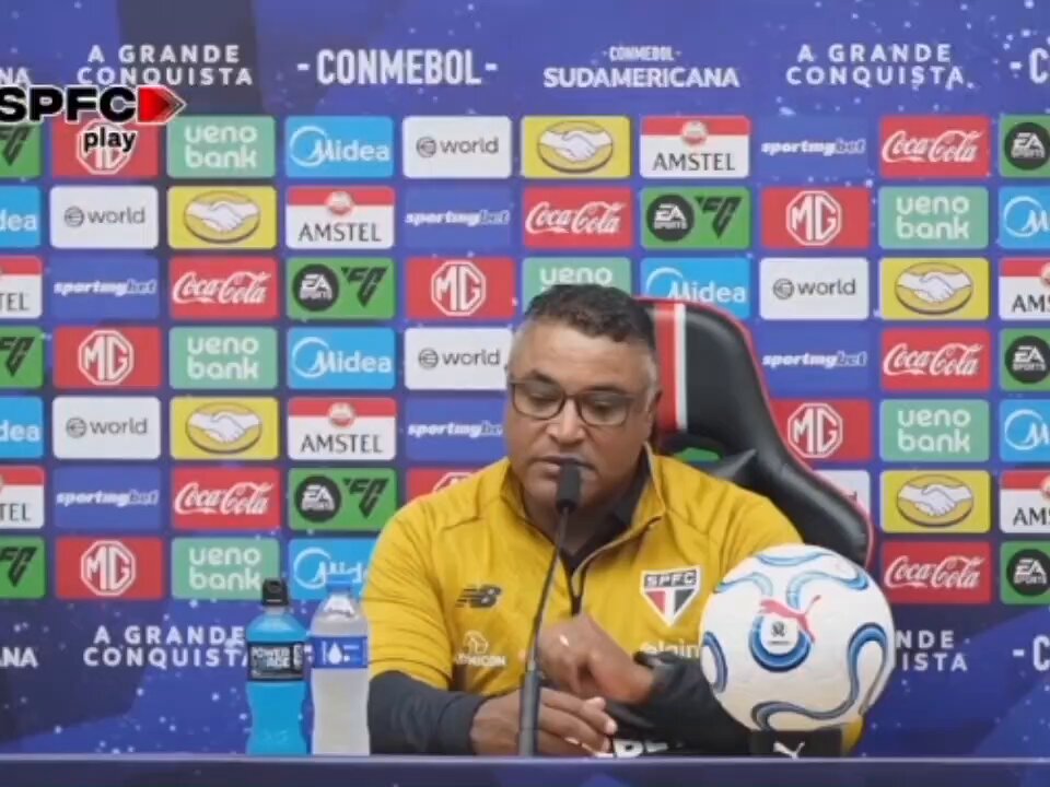Roger Machado sobre a questão física (Marcos, Luciano, Sabino, Ferreira, Alan): "Estamos falando de 9 jogos no intervalo de 1 mês."