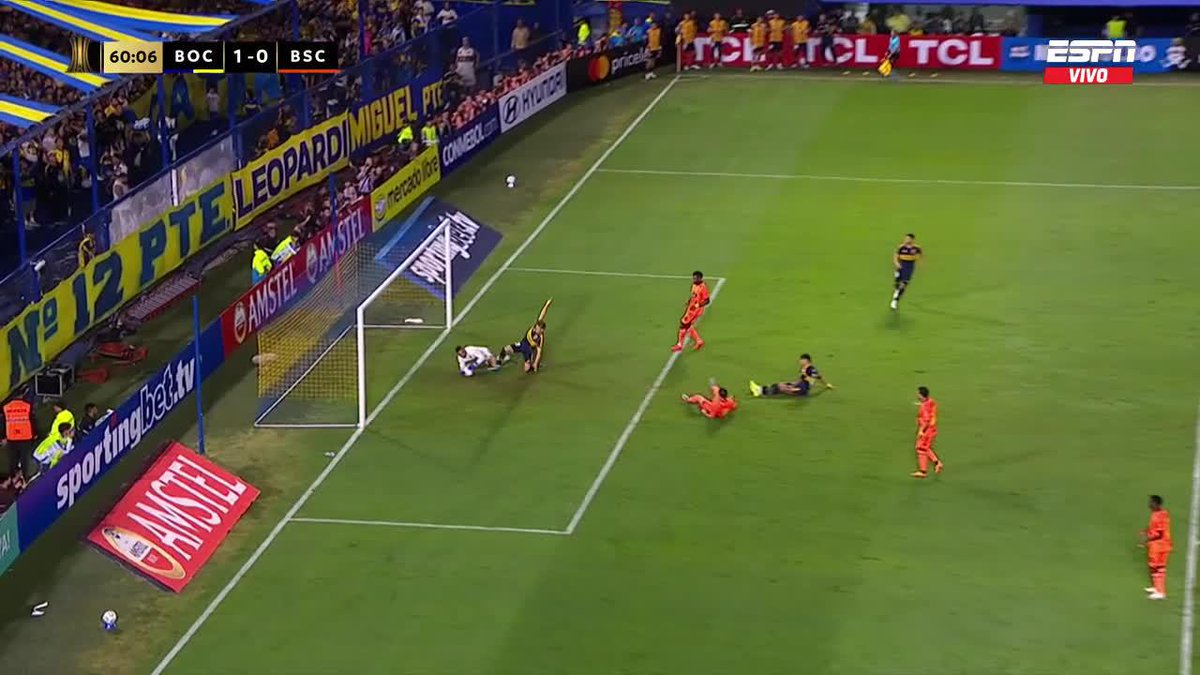 📹El pase de #Merentiel a #Ascacibar que definió al medio donde estaba el arquero y después todo anulado por falta.