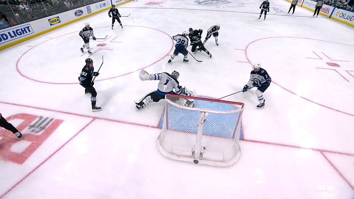 That's what we call a pretty passing play! 😮‍💨