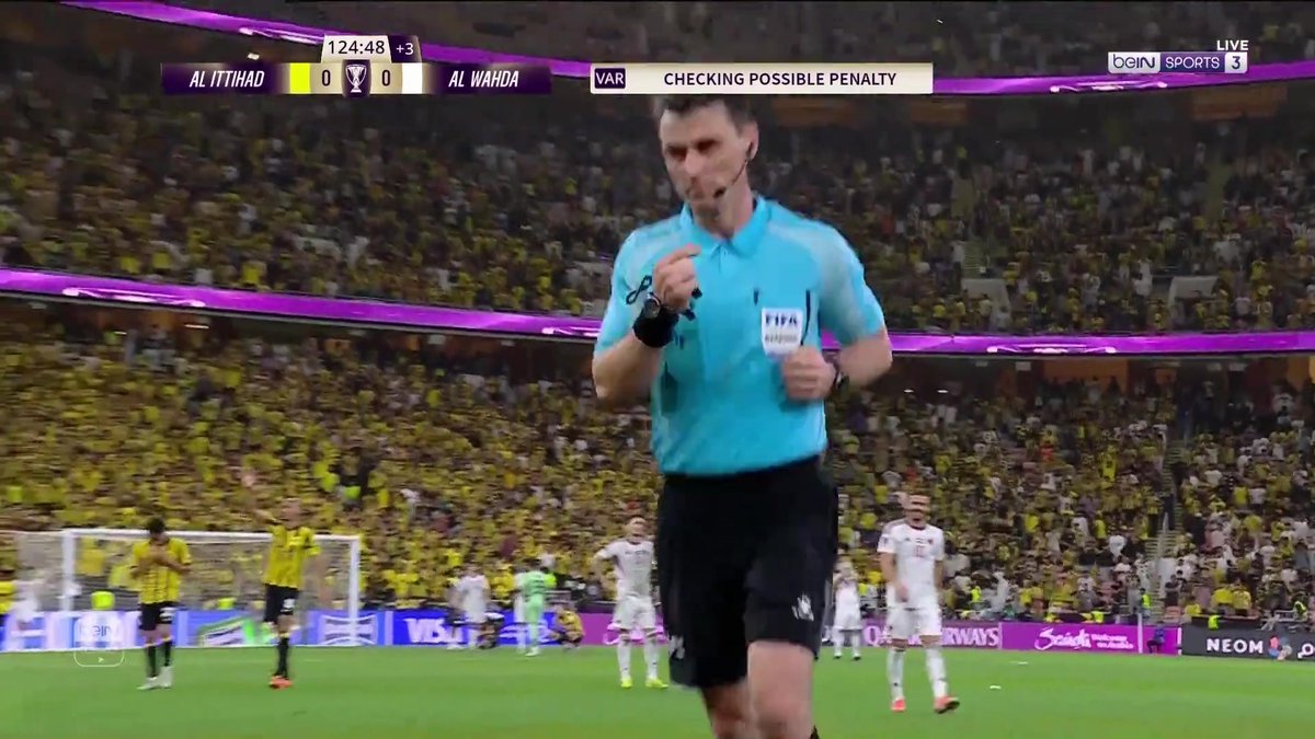 بالمناسبة قنوات bein sports بعد المشاهدة والمراجعة للقطات والاعادات هي القوت للقنوات الرياضية حول العالم ياجماعة عينكم عالمقطع من لقطة العبود الى انفجار الجمهور بلحظة احتساب الحكم للبلنتي الى تسديدها.. 🥶🥶🥶💛💛💛