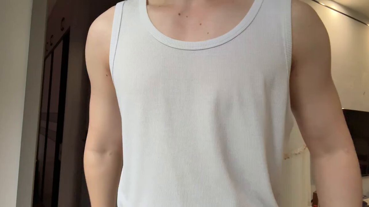날씨 개덥네🥵 벗을까 말까
