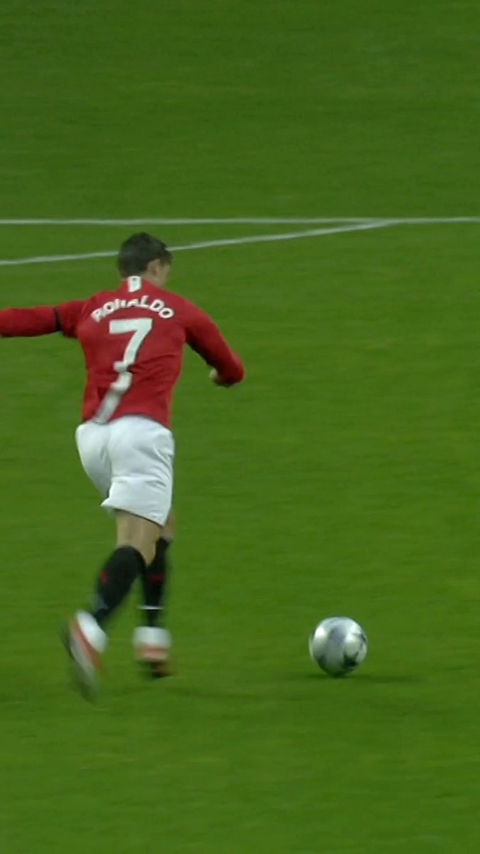 😲 𝗚𝗢𝗟𝗔𝗭𝗢 de Cristiano Ronaldo Fue #TalDíaComoHoy hace 1⃣7⃣ años #UCL | @manutd_es