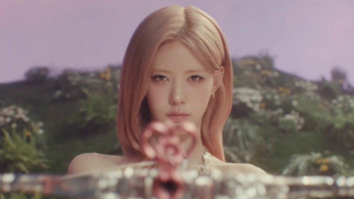 ifeye have released their 3rd EP 'As if' and the MV for the title track 'Hazy (Daisy)'! ifeye