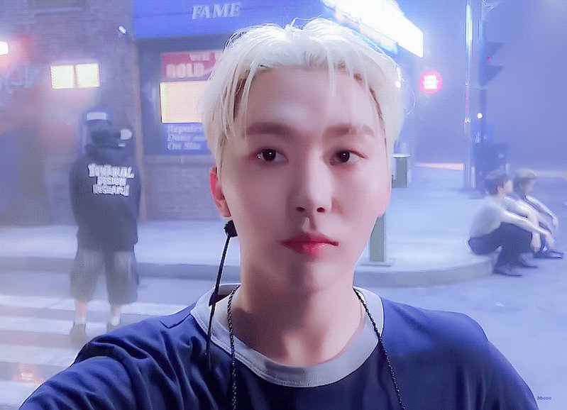 seungkwan😭 sinb umji really don’t like his slick back hair😭 98z dynamic agahsjsj 🍊what really surprised me was, i received the pre-interview notes and it was contemptuous 🐱 it was almost contemptuous 🍊”i don’t like seungkwan slicked back hair” “why do you even slick your hair back” 🐹it’s disgusting 🍊”i don’t like boonambo” 🐱it’s disgusting 🍊do you really dislike bonamboo that much? 🐱he knows it too well and is doing it on purpose! he keeps slicking back his hair 🐹and he keeps slicking back the bangs 🐱he keeps slicking back hair that doesn’t even suit him 🍊and eunbi’s expression turned like this 🥴 “why did you slick your hair back?”