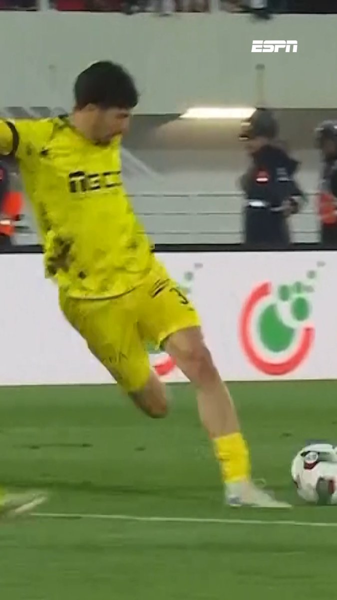 Centrale verdediger Driss El Jabali met een Puskás Award-waardige 𝙍𝘼𝘽𝙊𝙉𝘼 💫😳
