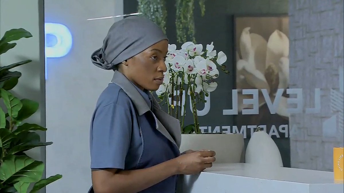 Blessed o tshetsing jwanong in Thints drink?! 😭 weeeh! 😩 Catch this episode tonight on #etvScandal at 8PM.