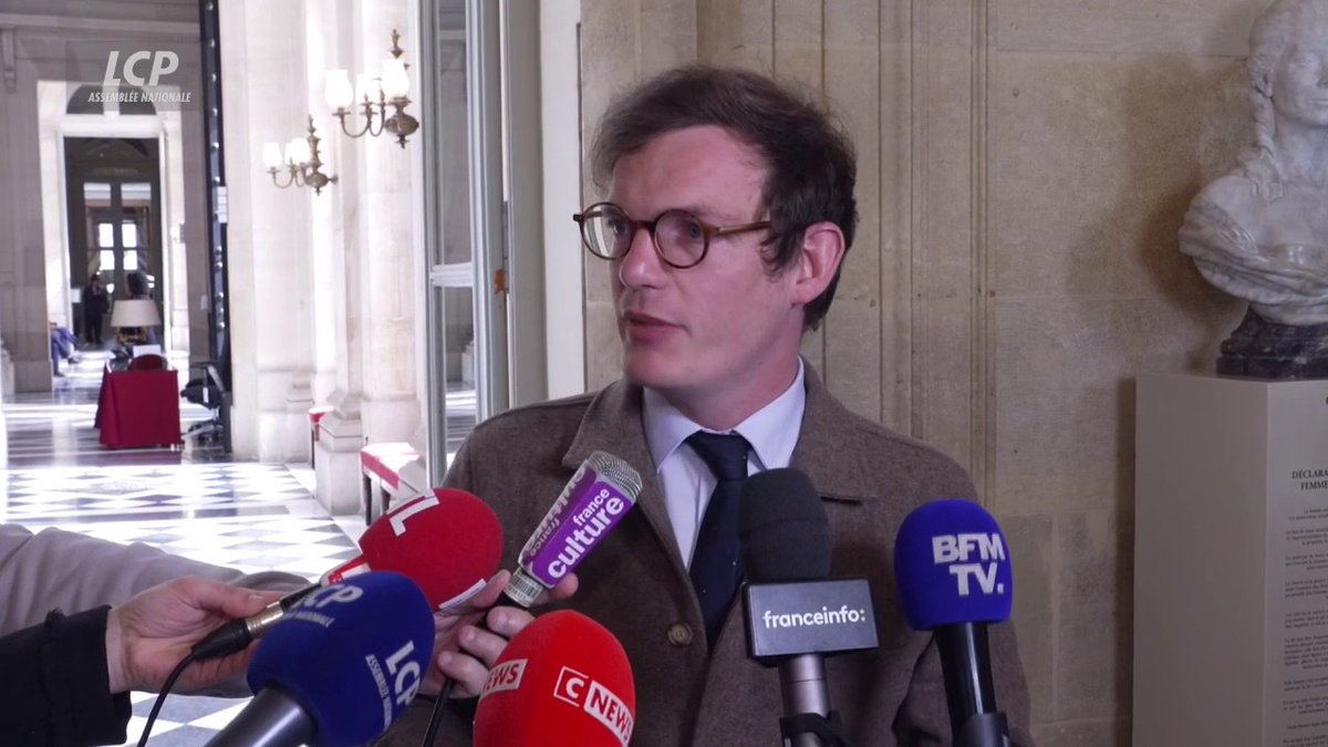 "La France insoumise a peur de l'examen" de la loi Yadan, affirme Pierre Cazeneuve, qui accuse le groupe présidé par Mathilde Panot d'"utiliser toutes les méthodes de l'obstruction" pour empêcher l'examen du texte, prévu ce jeudi. #DirectAN