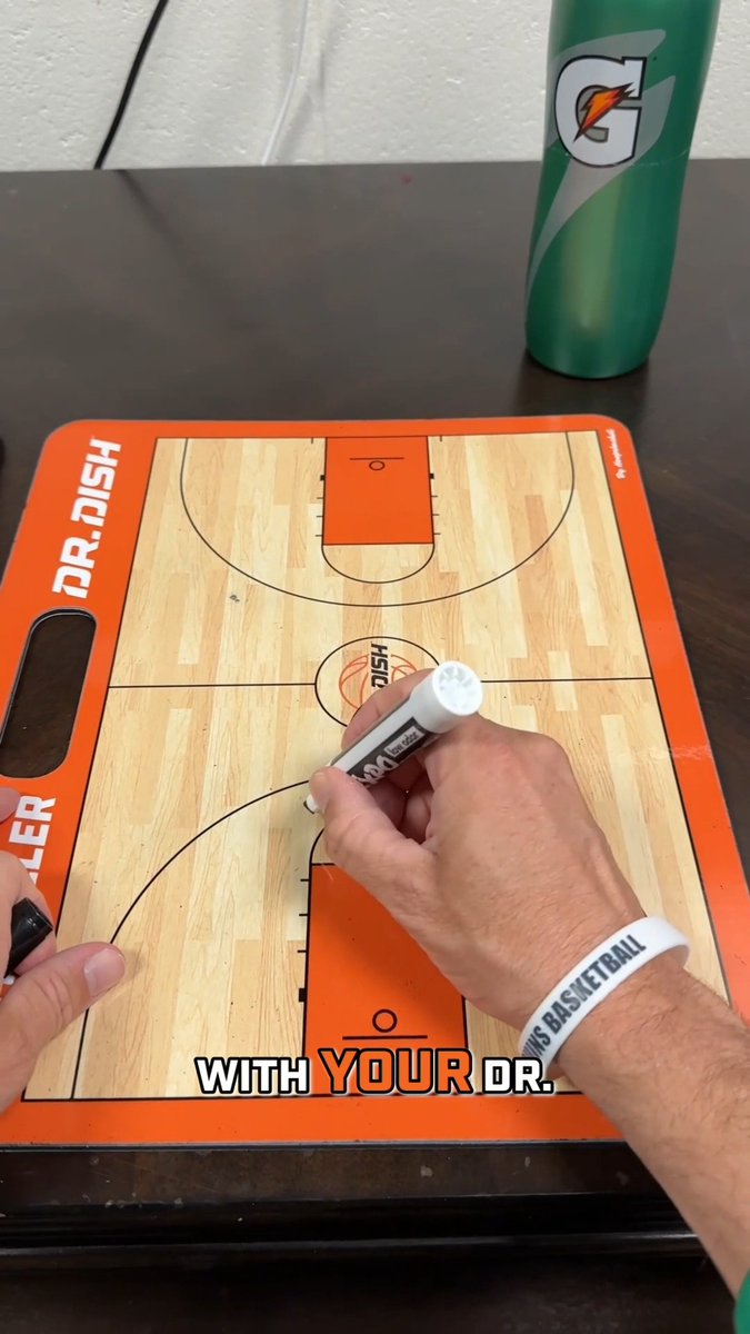 How Tony Miller breaks down UConn Huskies Elite 8 Horns Flex action 🎥
