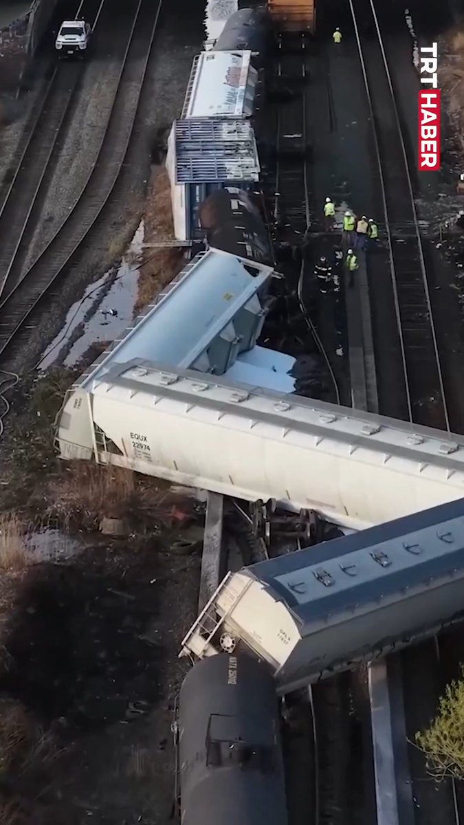 ABD'nin New Jersey eyaletinde bir yük treninin 13 vagonu raydan çıktı. Vagonlardan kimyasal madde sızması üzerine çevre yollar trafiğe kapatıldı, sızıntıyı kontrol altına almak için çalışma başlatıldı.