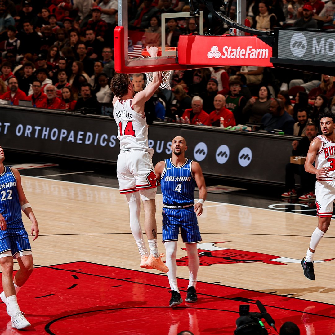 That pass from Tre to Matas for the slam! Midwest Orthopaedics at Rush | #SeeRed