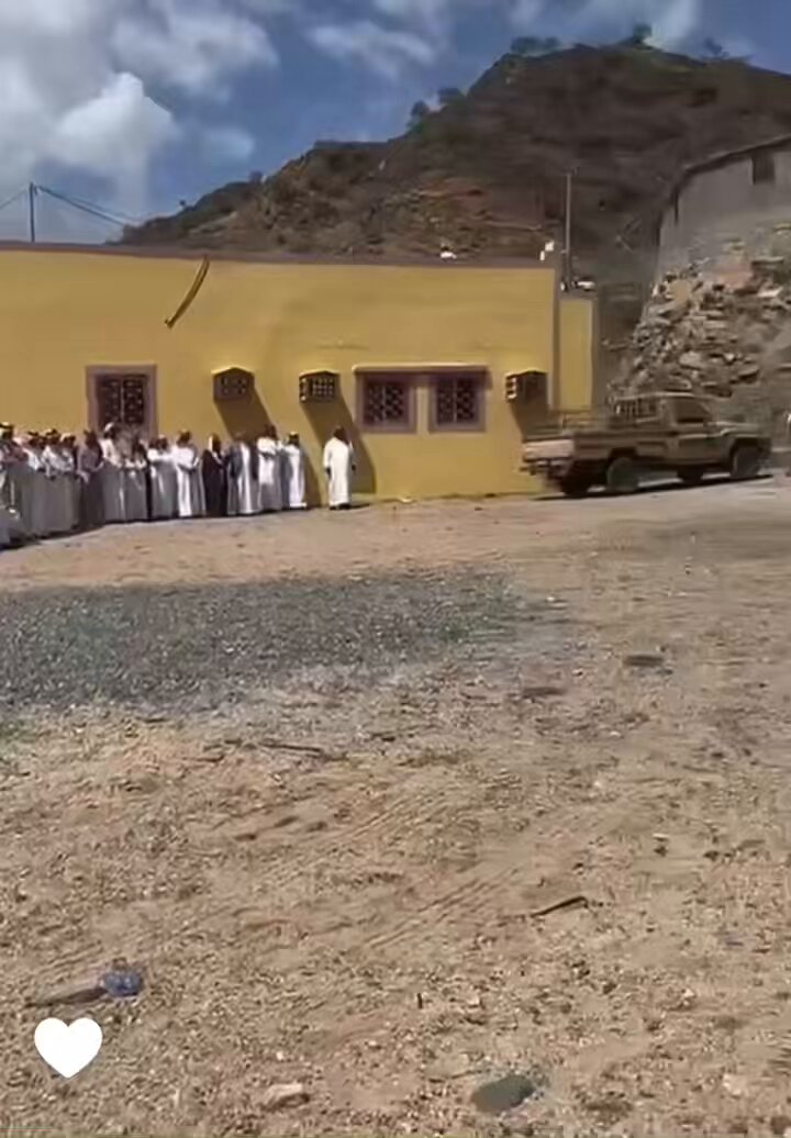✍️ بفضل الله ثم بتوجيهات ولاة الأمر وبجهود الشيخ عبدالله بن فهد بن دليم شيخ شمل قبائل قحطان ووادعة وعدد من مشايخ ووجهاء القبائل تم بحمد الله الصلح بين قبيلة آل فرحان آل الحمري الحباب وقبيلة آل غايضة آل السري في الخلاف الحاصل وذلك يوم الأثنين ٢٥/ ١٠/ ١٤٤٧هـ، في أجواء سادها التأخي