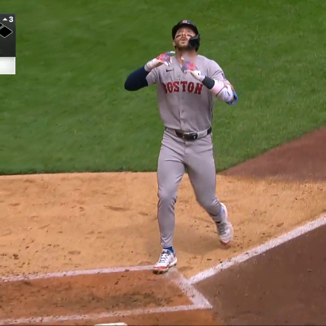 That's a 3-run Story shot! 💥