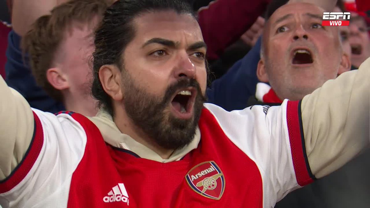 HINCHAS GUNNERS: cierren los ojos e imaginen que están en el Emirates Stadium. ¡ASÍ SE VIVE LA #CHAMPIONSxESPN EN LONDRES! 📺 Toda la #UCL por #DisneyPlus Plan Premium