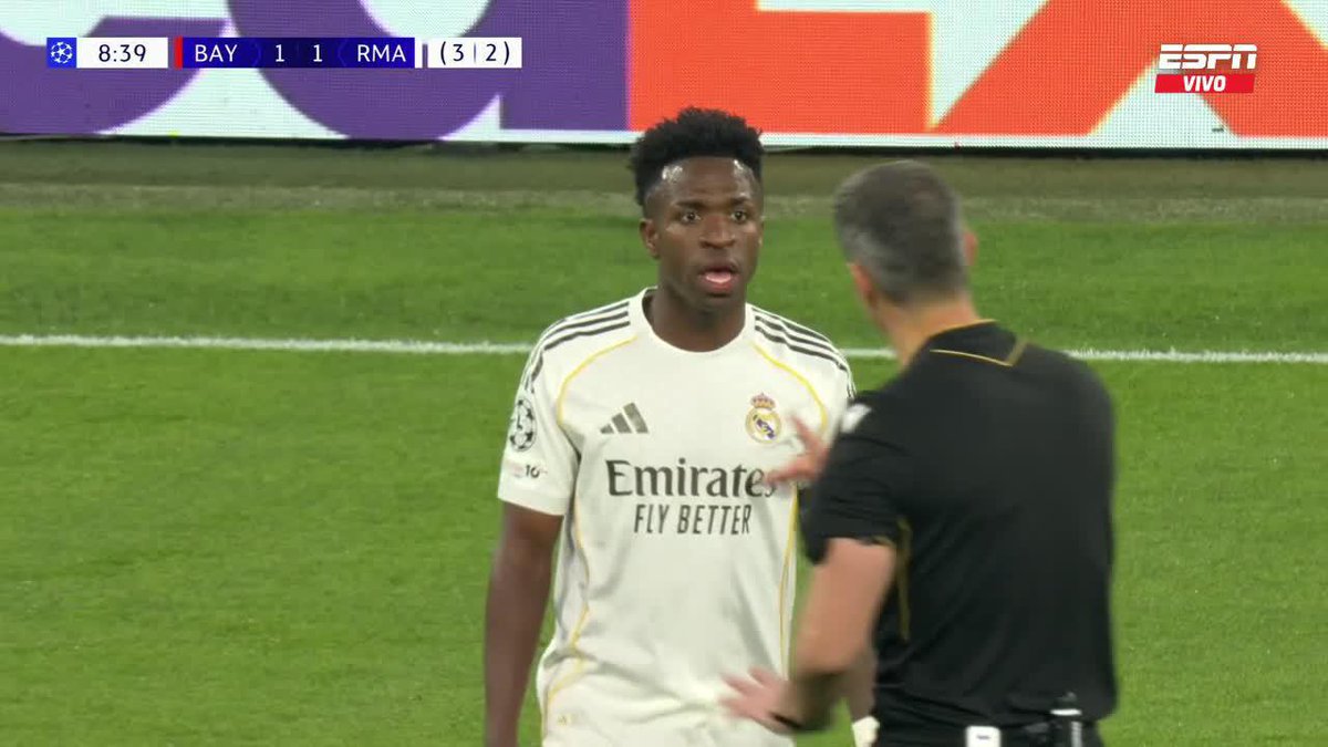 ¡PARTIDO CALIENTE EN MÚNICH! Vini le fue fuerte a Kimmich y el árbitro lo advirtió... 📺 Toda la #UCL por #DisneyPlus Plan Premium