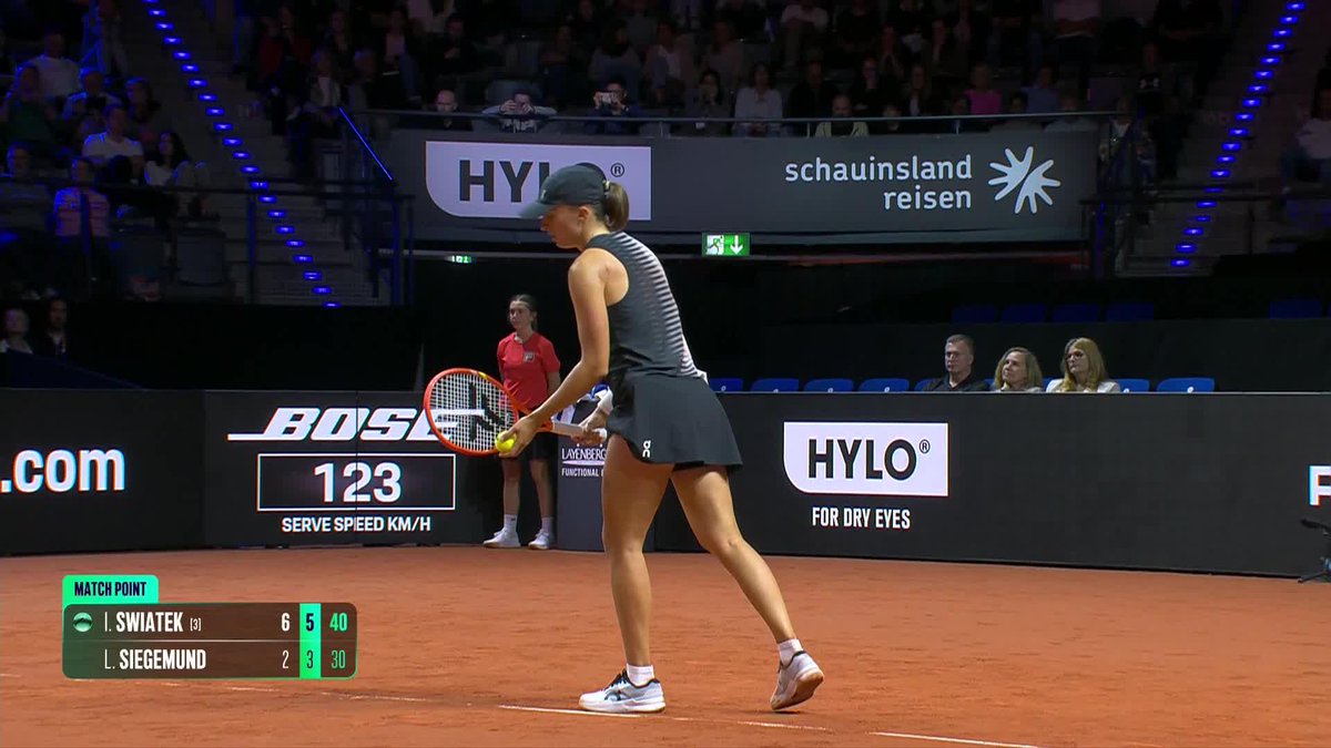 Quarterfinal ticket booked! ✈️ Iga Świątek defeats Siegemund in straight sets and is into the final eight in Stuttgart. #PorscheTennis