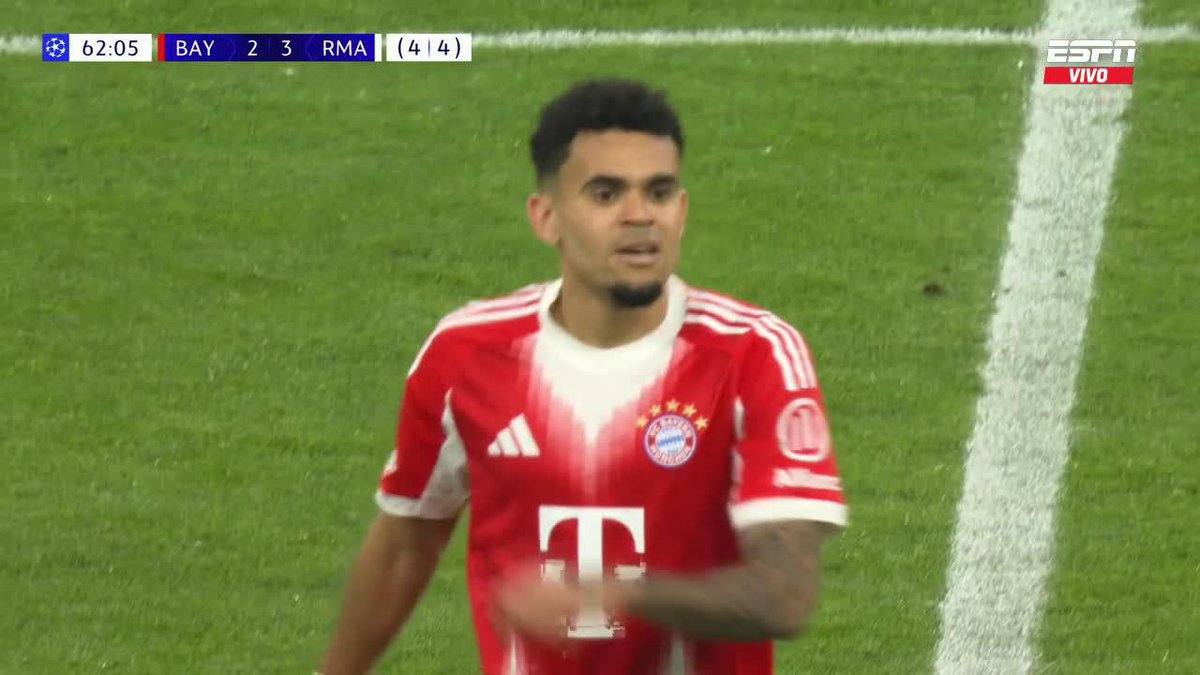 ¿QUÉ PASÓ LUCHO? ¿UNA DE MÁS? Díaz recibió solo frente al arco del Real Madrid pero nunca se pudo acomodar... ▶️ Mira la 🏆 #ChampionsLeague en el Plan Premium de #DisneyPlus