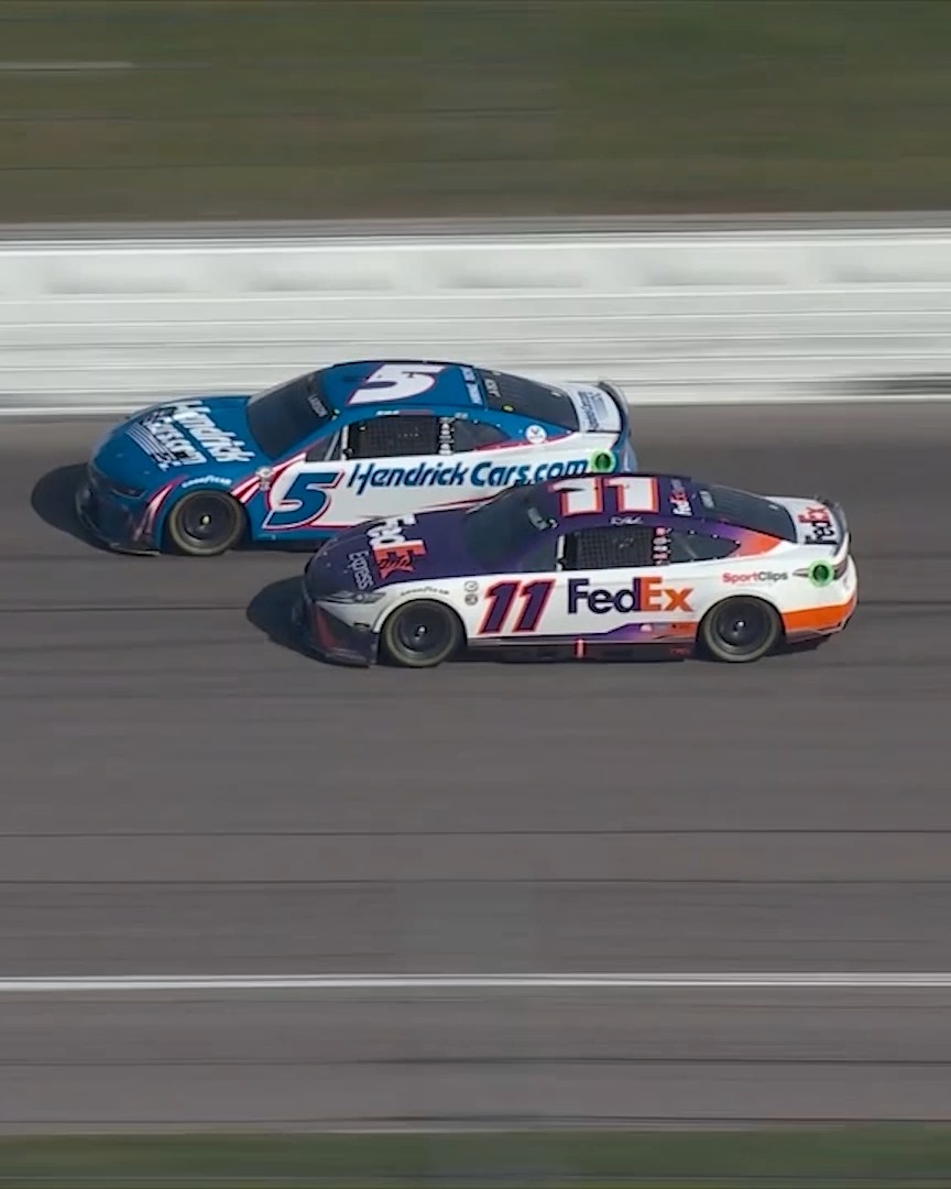 This battle between Denny Hamlin and Kyle Larson is always worth another watch. 🍿