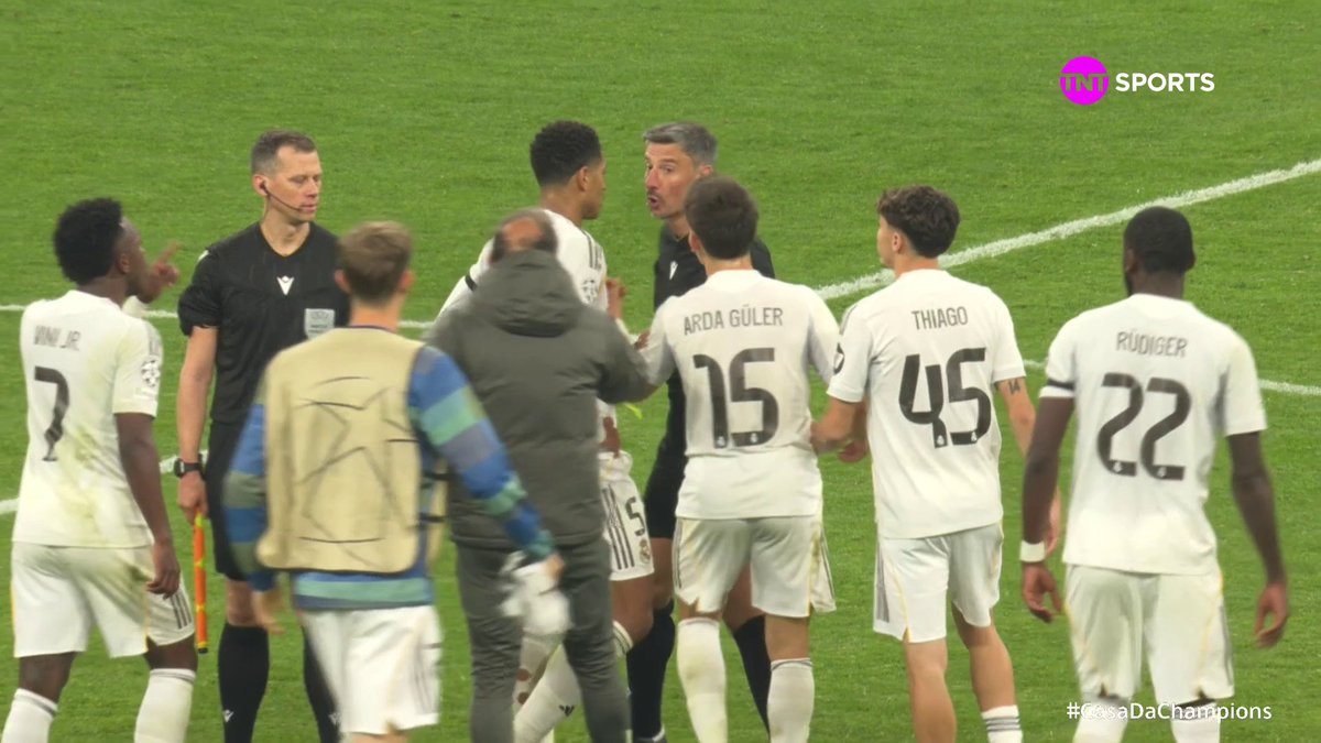 Os jogadores do Real Madrid ficaram revoltados com o árbitro Slavko Vinčić após a eliminação na Champions League. 📽️TNT Sports BR