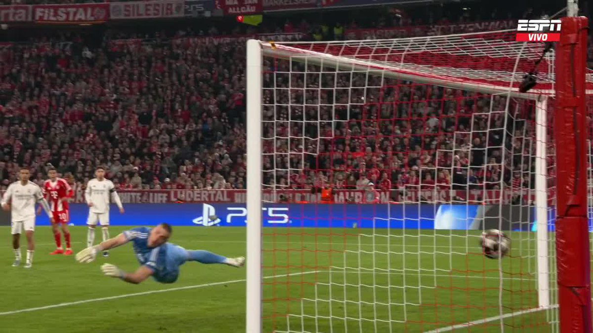 por cierto, así es que se celebra un gol, que cuentos de poses y maricadas para ganar aura