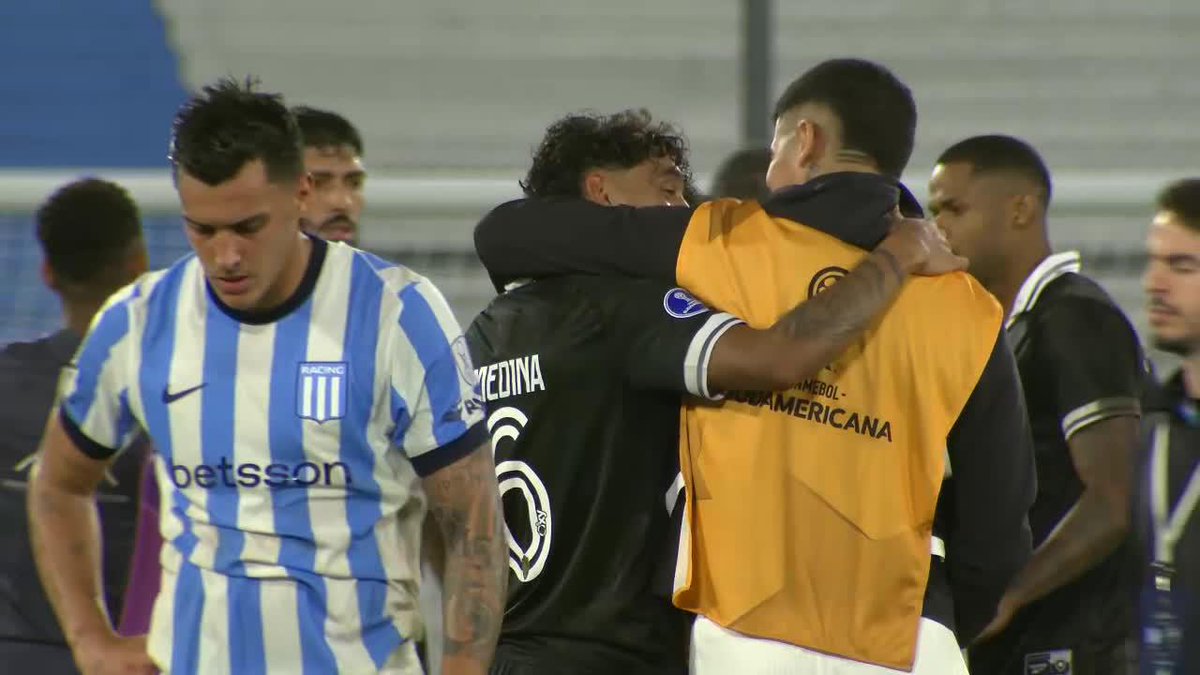 😄 MARCOS ROJO A PURAS RISAS con Cristian Medina luego de la DERROTA de Racing ante Botafogo por Copa Sudamericana.