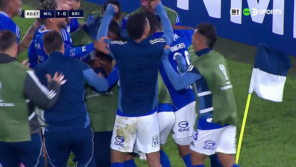 🇨🇴 GOLAZO de #Millonarios. Carlos Darwin Quintero marcó el 1-0 ante #BostonRiver con asistencia de Julián Angulo, al 84’